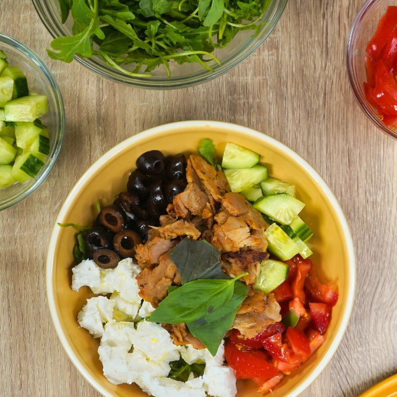 Salade grecque aux lamelles de kebab
