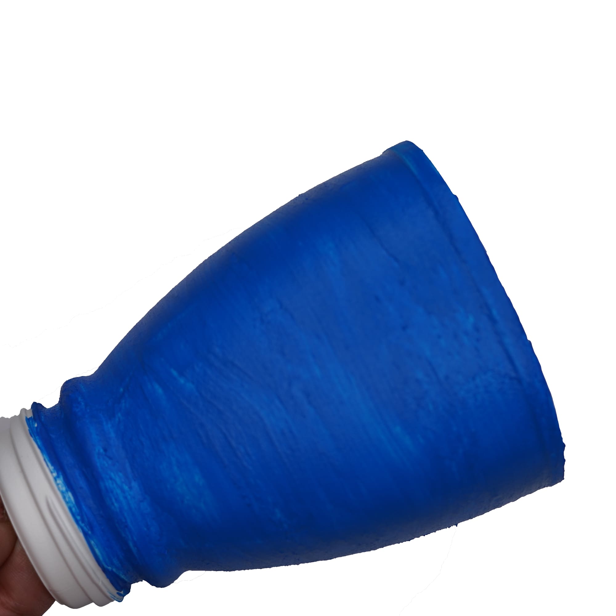 Peindre la bouteille de lait, le bouchon et la boule de noel. Lorsque la peinture est sèche, décorer le haut de la bouteille avec du making tap.